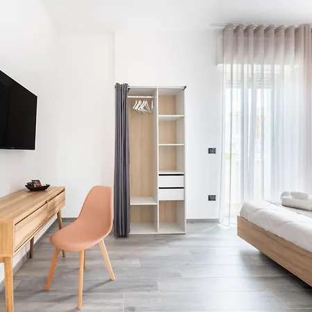 Piazza Pertini Affittacamere 3*